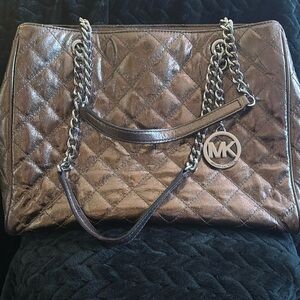 Michael Kors bag perfect for fall